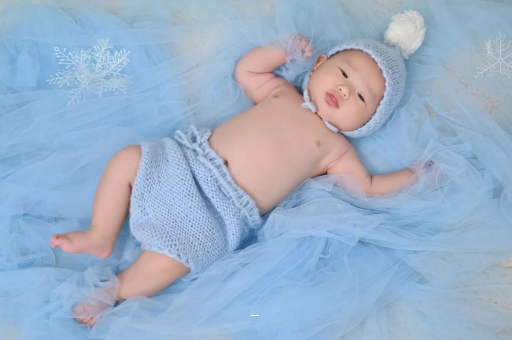 溧阳三个月宝宝挠耳朵