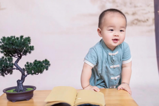 溧阳六个月宝宝摇头正常吗